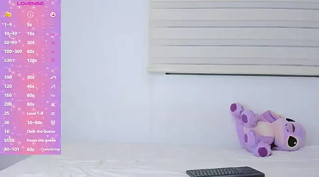 Snapshot of _violetadulce chatting on 12-23-24, 03:40  violetadulce online show from 12-23-24, 03:40