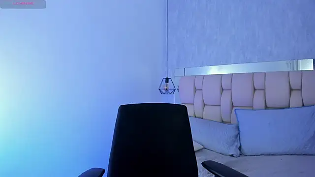 Roxie-Summers11 online show from 02-20-25, 02:18