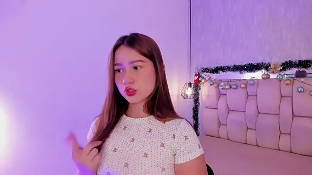 Roxie-Summers11 online show from 12-20-25, 07:43