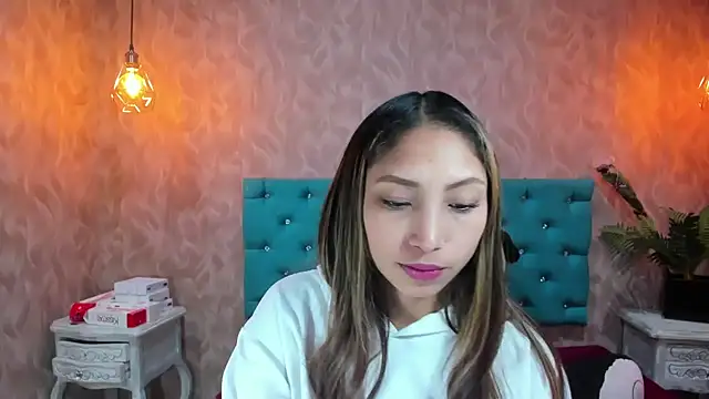 Snapshot of MadelineDoll chatting on 09-25-25, 01:15 MadelineDoll online show from 09-25-25, 01:15