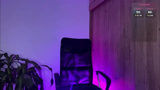 Snapshot of Julifoxx chatting on 12-28-24, 12:26 Julifoxx online show from 12-28-24, 12:26