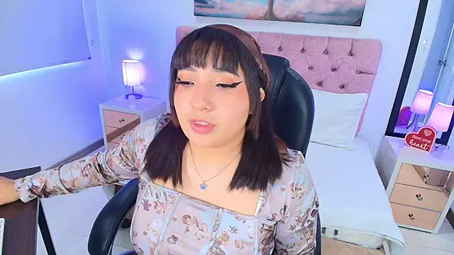 Emma monserrat online show from 03-18-26, 07:50