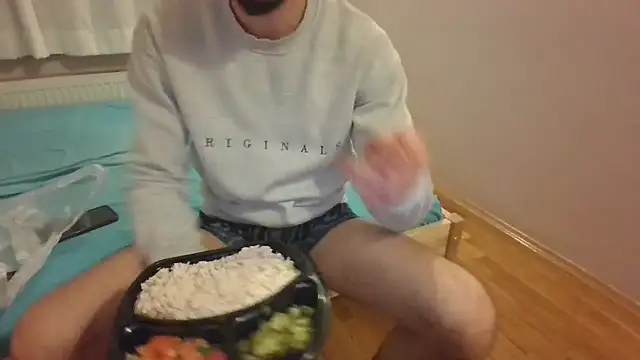 Snapshot of Turkboy_17 chatting on 01-06-25, 06:20 Turkboy 17 online show from 01-06-25, 06:20