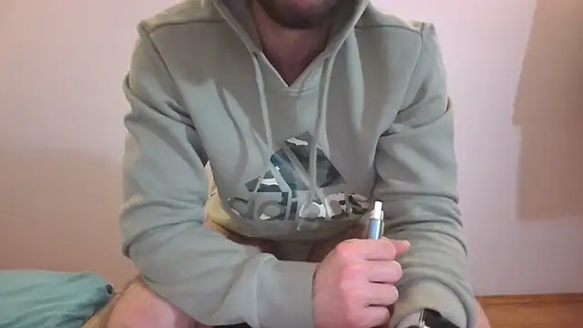 Snapshot of Turkboy_17 chatting on 02-16-25, 04:32 Turkboy 17 online show from 02-16-25, 04:32