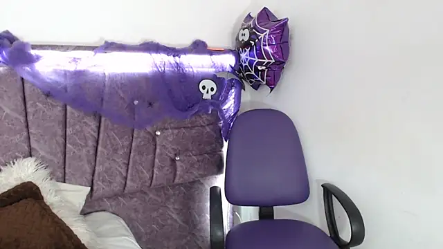 Snapshot of Penelope_Fox14 chatting on 10-25-25, 01:18 Penelope Fox14 online show from 10-25-25, 01:18