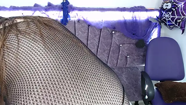 Snapshot of Penelope_Fox14 chatting on 10-30-25, 01:23 Penelope Fox14 online show from 10-30-25, 01:23