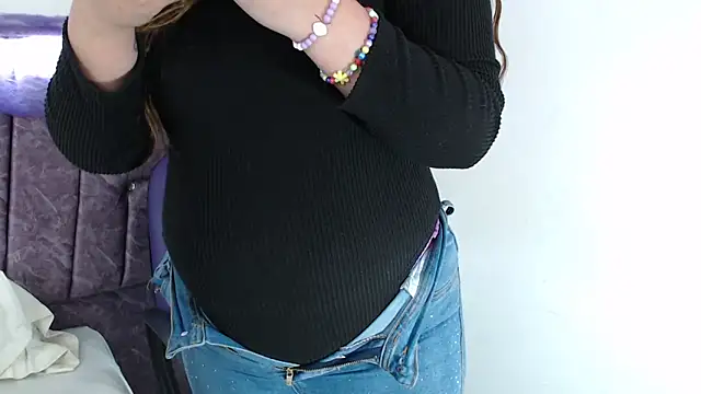 Snapshot of Penelope_Fox14 chatting on 10-31-25, 01:23 Penelope Fox14 online show from 10-31-25, 01:23