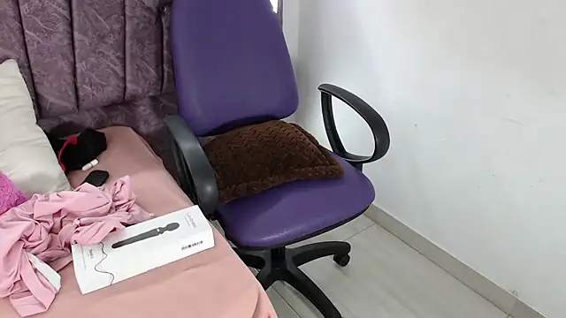 Snapshot of Penelope_Fox14 chatting on 11-05-25, 12:27 Penelope Fox14 online show from 11-05-25, 12:27