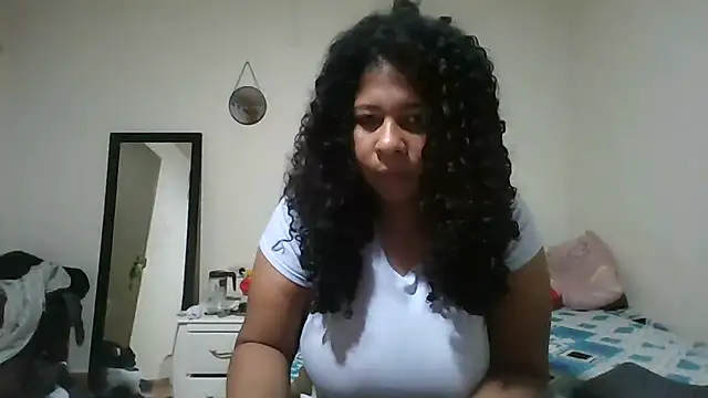 Snapshot of Ivon-09 chatting on 05-03-26, 12:00 Ivon-09 online show from 05-03-26, 12:00
