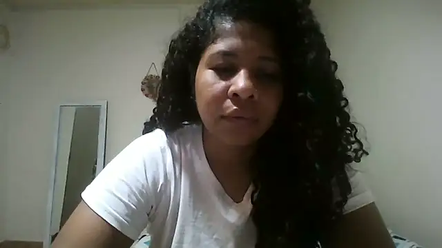 Snapshot of Ivon-09 chatting on 05-05-26, 01:08 Ivon-09 online show from 05-05-26, 01:08