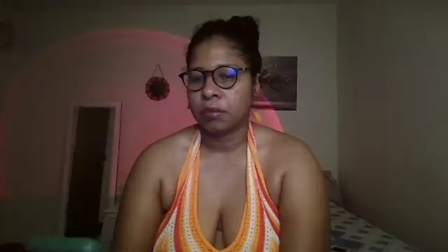 Snapshot of Ivon-09 chatting on 05-06-26, 12:10 Ivon-09 online show from 05-06-26, 12:10