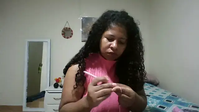 Snapshot of Ivon-09 chatting on 05-08-26, 11:37 Ivon-09 online show from 05-08-26, 11:37