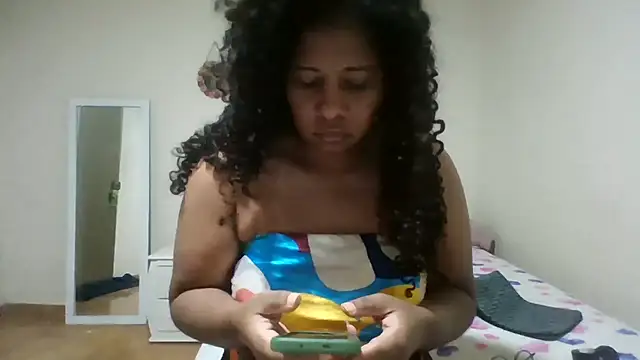 Snapshot of Ivon-09 chatting on 05-11-26, 12:33 Ivon-09 online show from 05-11-26, 12:33