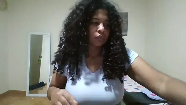 Snapshot of Ivon-09 chatting on 05-13-26, 11:40 Ivon-09 online show from 05-13-26, 11:40
