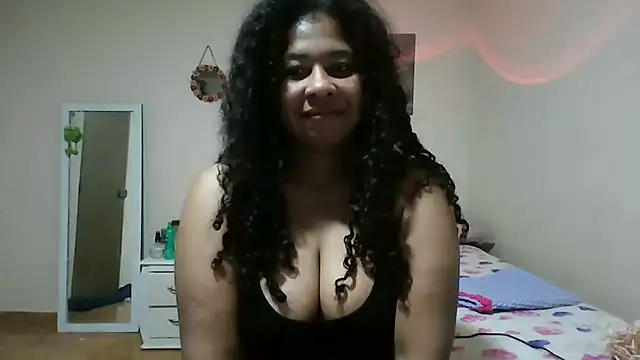 Snapshot of Ivon-09 chatting on 05-14-26, 12:01 Ivon-09 online show from 05-14-26, 12:01
