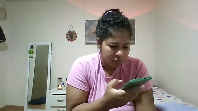 Snapshot of Ivon-09 chatting on 05-19-26, 12:22 Ivon-09 online show from 05-19-26, 12:22