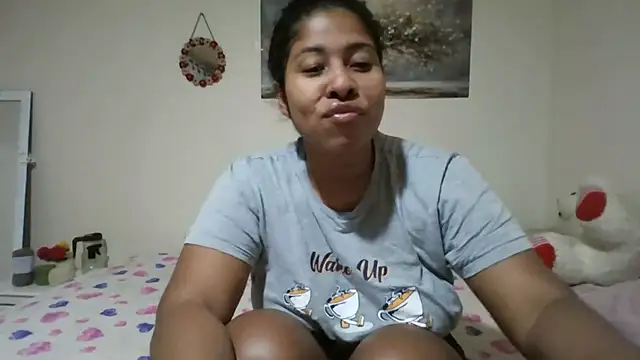 Snapshot of Ivon-09 chatting on 05-27-26, 12:02 Ivon-09 online show from 05-27-26, 12:02