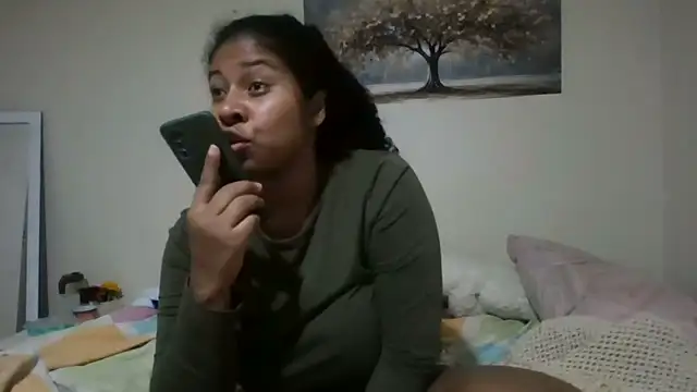 Snapshot of Ivon-09 chatting on 06-08-26, 01:44 Ivon-09 online show from 06-08-26, 01:44