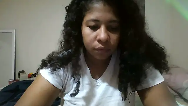 Snapshot of Ivon-09 chatting on 06-10-26, 12:37 Ivon-09 online show from 06-10-26, 12:37