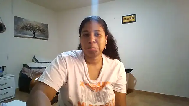 Snapshot of Ivon-09 chatting on 06-25-26, 03:06 Ivon-09 online show from 06-25-26, 03:06