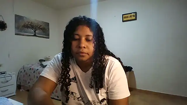 Snapshot of Ivon-09 chatting on 06-26-26, 02:27 Ivon-09 online show from 06-26-26, 02:27