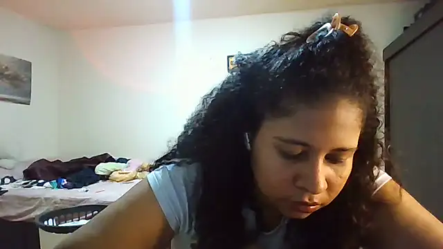 Snapshot of Ivon-09 chatting on 07-04-26, 11:33 Ivon-09 online show from 07-04-26, 11:33