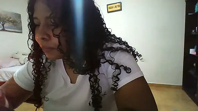 Snapshot of Ivon-09 chatting on 07-09-26, 12:37 Ivon-09 online show from 07-09-26, 12:37