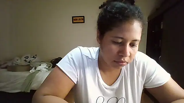 Snapshot of Ivon-09 chatting on 07-14-26, 12:33 Ivon-09 online show from 07-14-26, 12:33