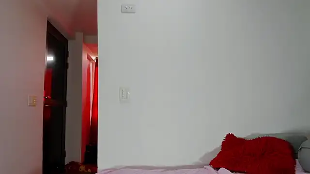 Snapshot of veronica_sinner_ chatting on 10-30-25, 04:30 veronica sinner  online show from 10-30-25, 04:30