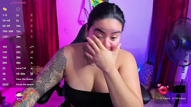 Snapshot of Sharon_hils chatting on 01-16-25, 03:35 Sharon hils online show from 01-16-25, 03:35