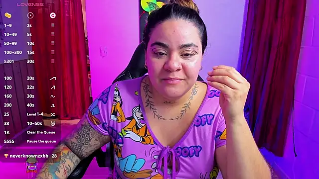 Snapshot of Sharon_hils chatting on 01-17-25, 04:15 Sharon hils online show from 01-17-25, 04:15