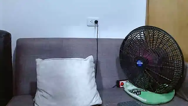 Snapshot of charlotte_slut chatting on 09-28-25, 08:25 charlotte slut online show from 09-28-25, 08:25