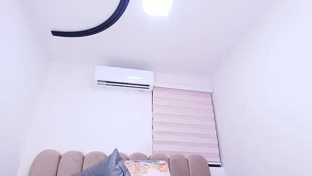 Snapshot of nicol_f chatting on 12-05-25, 03:04 nicol f online show from 12-05-25, 03:04