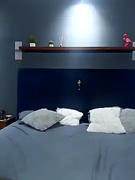 Snapshot of Ursa_sexy chatting on 09-17-25, 06:48 Ursa sexy online show from 09-17-25, 06:48