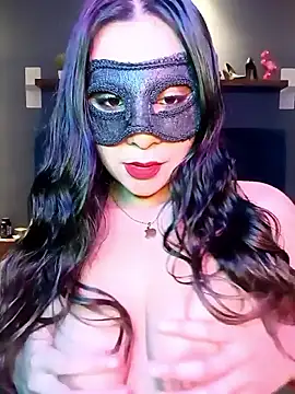 Snapshot of Ursa_sexy chatting on 09-21-25, 05:31 Ursa sexy online show from 09-21-25, 05:31