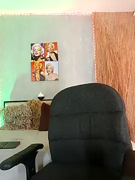 nahiarapalmer19 online show from 04-29-26, 03:38