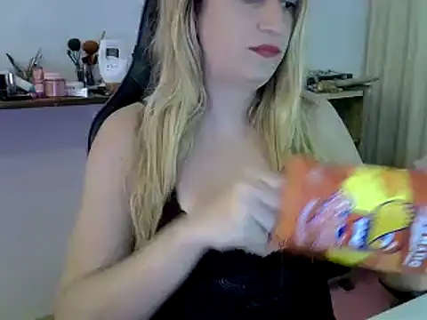 Snapshot of luizacandy chatting on 12-03-24, 08:39 luizacandy online show from 12-03-24, 08:39