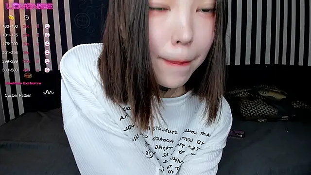 Snapshot of Dark_Ester chatting on 01-25-25, 01:52 Dark Ester online show from 01-25-25, 01:52