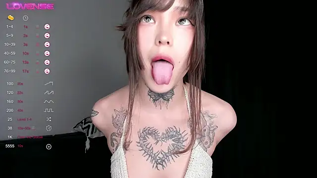 Snapshot of Dark_Ester chatting on 10-01-25, 02:23 Dark Ester online show from 10-01-25, 02:23