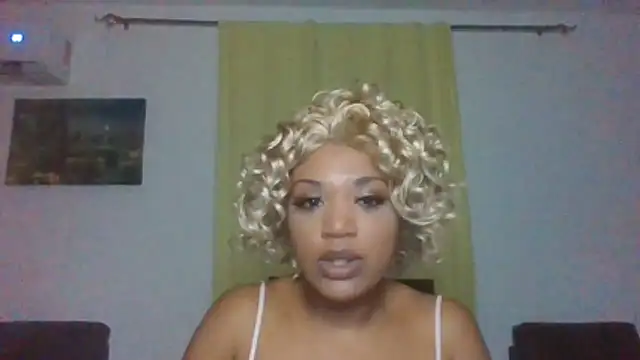 Snapshot of thekelliecapri chatting on 06-20-26, 06:38 thekelliecapri online show from 06-20-26, 06:38