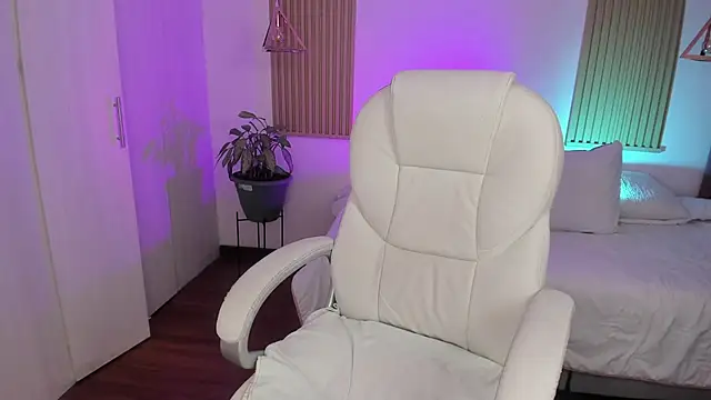 Kendall Bunnyy online show from 11-11-25, 08:42