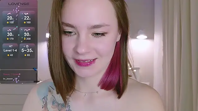 Snapshot of Pink_SeaGul chatting on 02-11-25, 08:10 Pink SeaGul online show from 02-11-25, 08:10