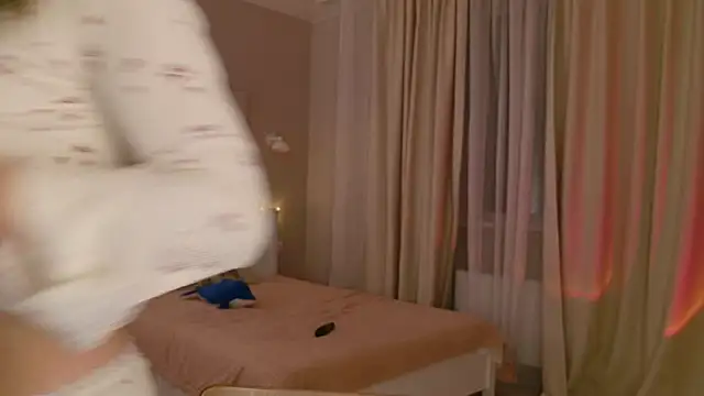 Snapshot of Pink_SeaGul chatting on 10-20-25, 05:02 Pink SeaGul online show from 10-20-25, 05:02