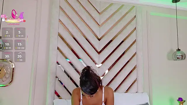 Snapshot of Lola_King chatting on 09-25-25, 04:27 Lola King online show from 09-25-25, 04:27