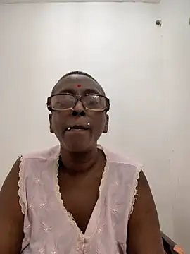 Snapshot of mamakarma1403 chatting on 06-25-26, 05:12 mamakarma1403 online show from 06-25-26, 05:12