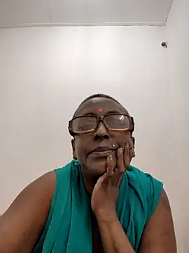 Snapshot of mamakarma1403 chatting on 06-27-26, 12:55 mamakarma1403 online show from 06-27-26, 12:55