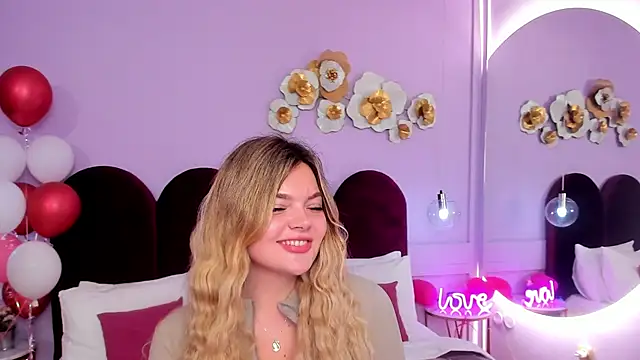 ZaraBloom online show from 11-19-25, 03:17