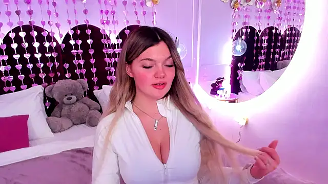 ZaraBloom online show from 02-15-26, 03:58