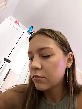 AliceBrayan online show from 09-18-25, 05:09