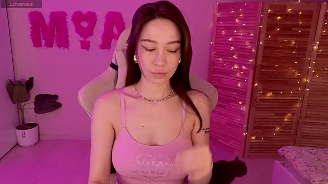 Snapshot of Miss_Mia_Murr chatting on 11-19-25, 04:45 Miss Mia Murr online show from 11-19-25, 04:45